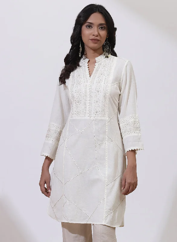 Relaxed Style Deals Ivory Kurti With Delicate Embroidery