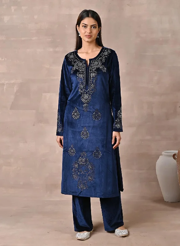 Vintage-Inspired Style Offers Navy Blue Velvet Kurta With Fine Mirror Work