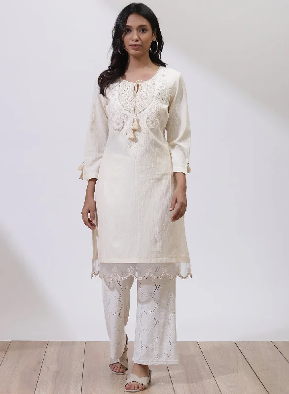 Vintage-Modern Style Offers Ivory A-Line Kurta with Delicate Embroidery